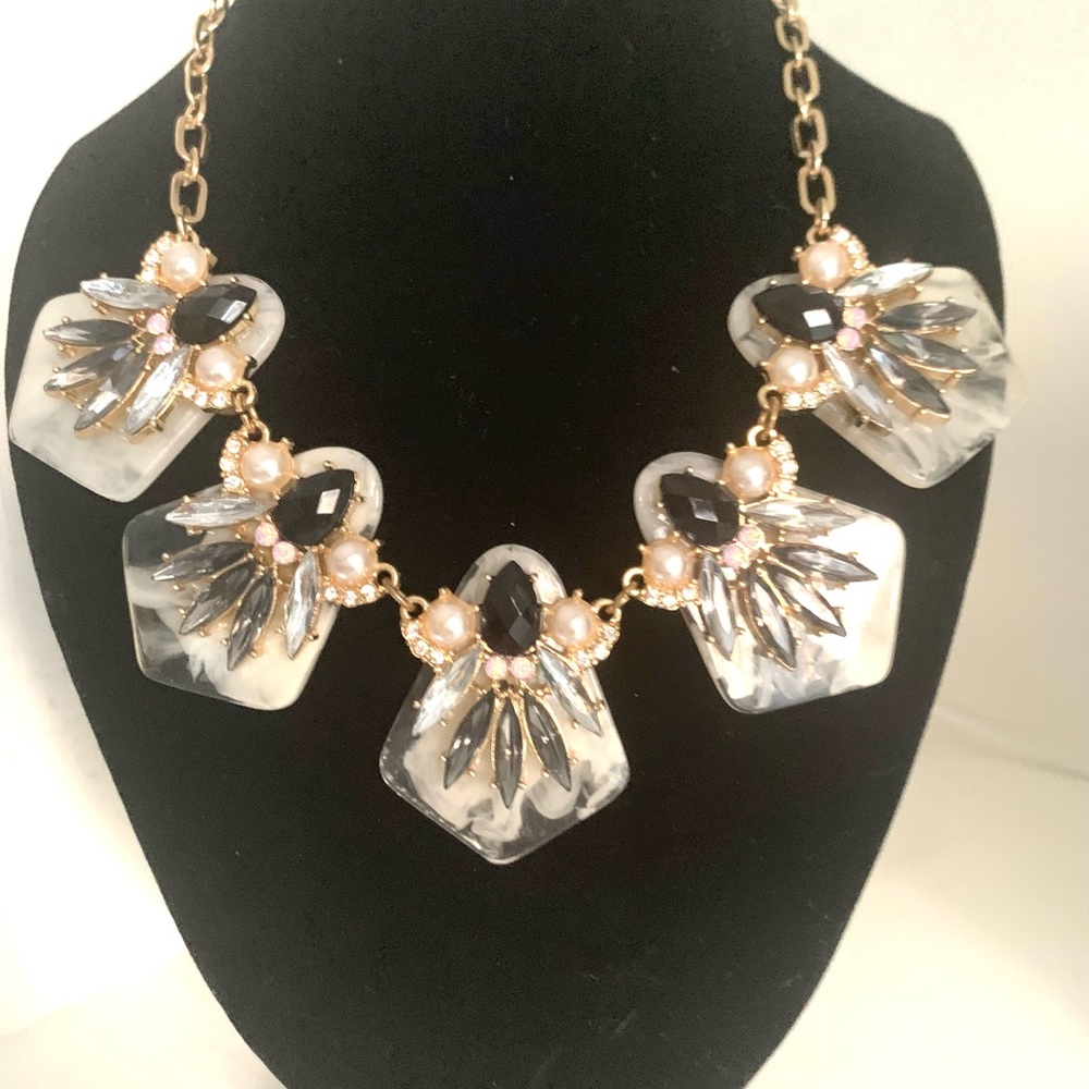 Stunning holiday Bib necklace ❤️